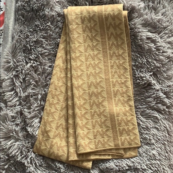 Michael Kors Scarf + SH - Picture 1 of 3